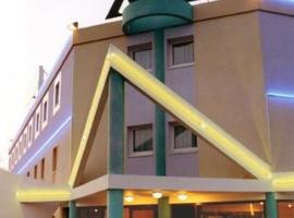 Akena Hotel Limay，位于Limay的酒店
