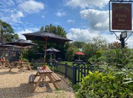 Thelbridge Cross Inn，位于克雷迪顿的酒店