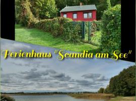 Ferienhaus Scandia am See，位于Warnitz的家庭/亲子酒店
