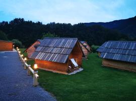 Small wooden houses and Apartments Zgornja Dobrava，位于拉多夫吉卡的公寓