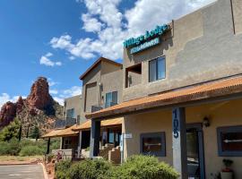 Sedona Village Lodge，位于塞多纳的木屋