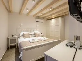 Cosmijeva Luxury Rooms
