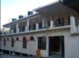 Tridev (Triveni) Hotel and Restaurant，位于Ukhimath的酒店