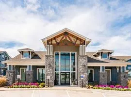 Spacious Furnished Resort Style Apartments