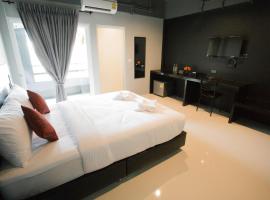 B-Black Hotel Chonburi，位于春武里的酒店