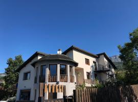 Les Apparts de la Tourronde，位于绍尔日的酒店