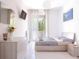 [FREE PARKING] Appartamento 5 STELLE elegante con suite，位于利沃诺利沃诺中央火车站附近的酒店