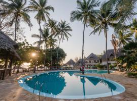 Paradise Beach Resort & Spa，位于乌罗阿的带停车场的酒店