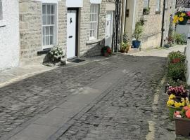 16th Century 1 Bedroom Cottage (adjacent 10th Century Richmond Castle)，位于里士满Greenhowards Regimental Museum附近的酒店