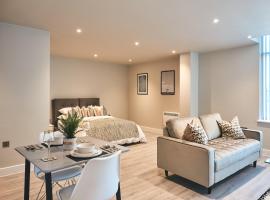 Seven Living Bracknell - Serviced Apartments in City Centre - Free Parking，位于布拉克内尔的酒店