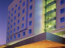 Fiesta Inn Express Puebla Finsa，位于普埃布拉的酒店