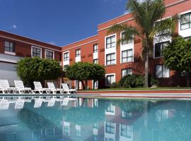 莱昂庆典酒店，位于莱昂的酒店