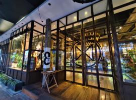 M Boutique Hotel Station 18 - Ipoh，位于苏尔坦阿兹兰沙阿机场 - IPH附近的酒店