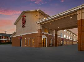 Red Roof Inn & Suites，位于丹顿的酒店
