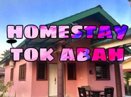 Homestay TokAbah，位于巴西富地的带泳池的酒店