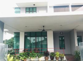 Ilham Bonda Homestay，位于Cukai的海滩短租房