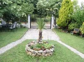 Garden's Villa