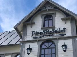 Pirathotellet- Familjerum，位于斯特伦斯塔德的酒店