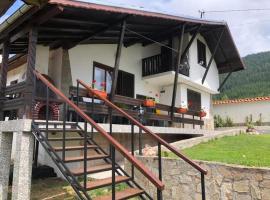 ПАУНОВАТА КЪЩА，位于Ravnogor的酒店