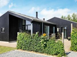 8 person holiday home in Haderslev，位于Årøsund的度假屋