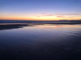 Apartment Qiu lux costa da caparica，位于卡帕里卡海岸的酒店