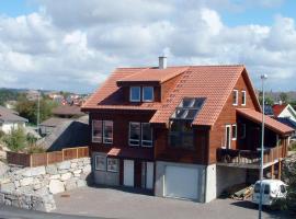 Four-Bedroom Holiday home in Sirevåg，位于Sirevåg的酒店