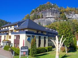 Hotel Oybiner Hof，位于奥伊宾的酒店