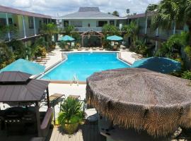 岛屋度假村汽车旅馆，位于圣徒皮特海滩的带泳池的酒店