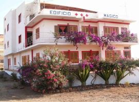 埃迪菲西奥魔幻酒店，位于Tarrafal的海滩短租房