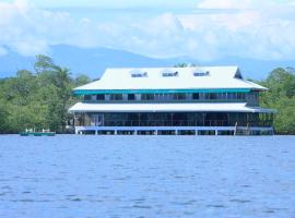 Laguna Azul Eco Boutique Hotel - Full Board，位于Punta Laurel的酒店