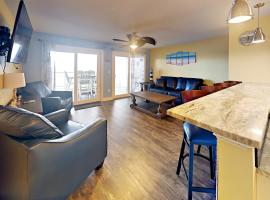 Put-in-Bay Waterfront Condo #104，位于普廷贝的酒店