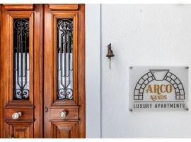 Arco Naxos Luxury Apartments，位于纳克索乔拉的宠物友好酒店