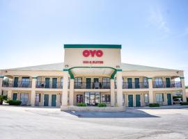 OYO Inn & Suites Medical Center San Antonio，位于圣安东尼奥Lee's Creek Park附近的酒店