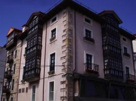 Apartamentos Ebro Reinosa，位于雷诺萨的酒店