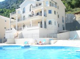 Wonderful 2 bedroom With Beautiful Views apartments in Kotor Vista，位于科托尔的低价酒店