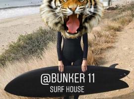 Bunker 11 Surf House，位于沙尔内卡的别墅