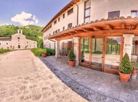 Hotel Monastero Valledacqua，位于阿夸桑塔泰尔梅的酒店