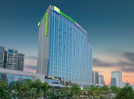 济南高新智选假日酒店，位于济南济南国际会展中心附近的酒店