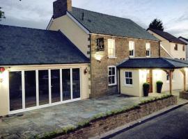 Waun Wyllt Country Inn，位于Llandefeilog的酒店