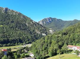 Casa preciosas vistas, ubicada en medio del Parque Natural de REDES, Asturias，位于Caso的公寓