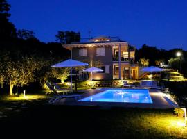 Villa Nina - Apartments & Relax，位于卡普里诺韦罗内塞丛林探险公园附近的酒店