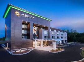 La Quinta Inn & Suites by Wyndham Wisconsin Dells- Lake Delton，位于威斯康星戴尔的酒店