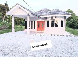 CEMPAKA IRIS HOMESTAY，位于Kampung Bota Kiri的度假屋