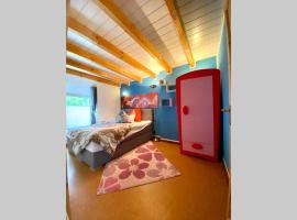 Oldschool, Dorfschule mit Whirlpool，位于Kall的酒店