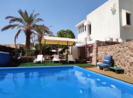 Guest House "Villa Klara Eilat" Heated pool and sauna all year round，位于埃拉特的宠物友好酒店