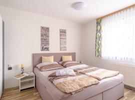 Ferienwohnung Agerblick 3 Zimmer mit Küche, 83m2，位于Lenzing的酒店