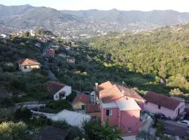 CASA ROSA, RAPALLO, Peaceful Multiple Apartment Surrounded by Greenery with Free Parking, WiFi & Air Conditioning, Welcome kit Priority with Prosecco