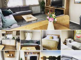 Hutchinson's Willerby Kelston with Hot tub，位于Cottam的酒店