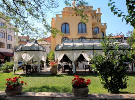 桑丹斯基公园酒店，位于桑丹斯基的酒店