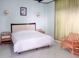 RedDoorz Plus near Tugu Mercusuar Anyer，位于西冷的酒店